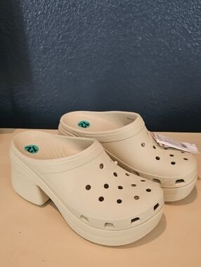 Crocs Cream Platform Siren Clog Mules